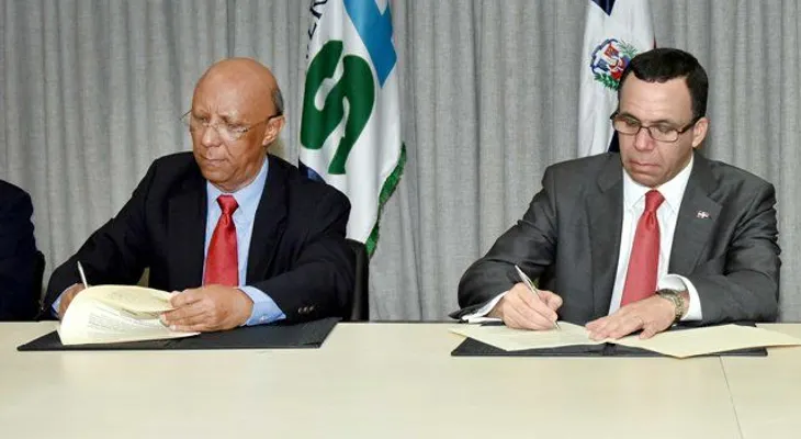 Ministro Andrés Navarro firma acuerdo con ISA para fortalecer programas facultad de educación