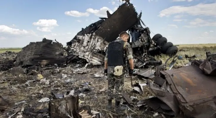 Derriban avión en Ucrania; mueren 49