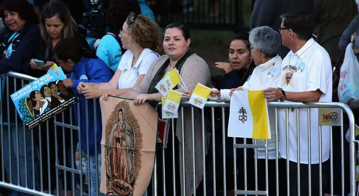 Miles de personas esperan las palabras de Francisco en Washington 