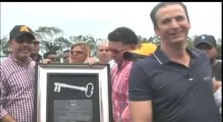 Bartolo Colón fue recibido como un héroe