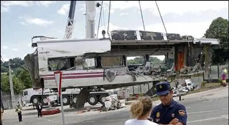 Aumenta a 80 número muertos al descarrilar tren en España; cuerpo de dominicana no ha sido encontrado