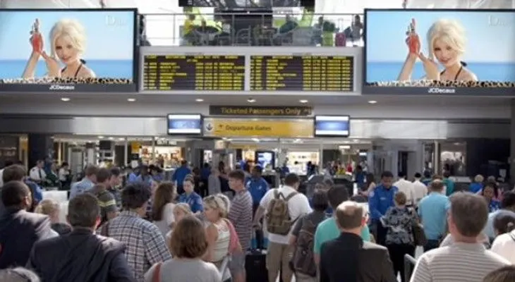 Error informático genera largas filas en aeropuerto de Nueva York