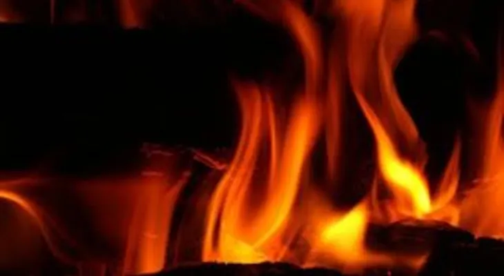 En Moca, hombre incendia casa con sus dos hijos y esposa dormidos; tienen quemaduras graves