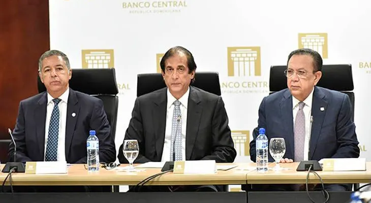 El Banco Central y ministros de la Presidencia y Hacienda analizaron con ejecutivos bancarios desempeño del encaje legal