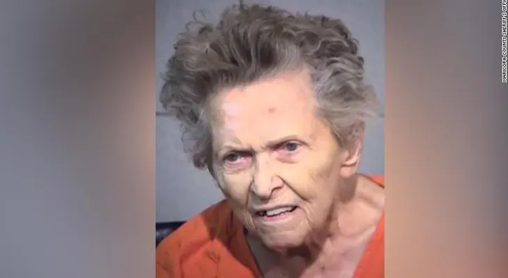 Mujer de 92 años habría matado a su hijo que la quería llevar a un hogar de ancianos