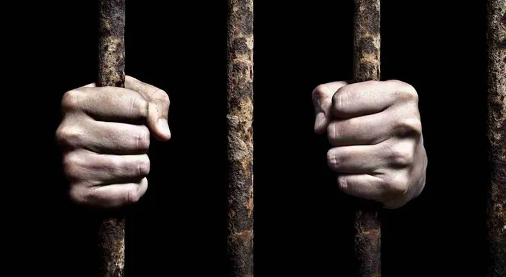 Seis meses de prisión para cuatro acusados de robar en oficina de abogadas de La Esperilla
