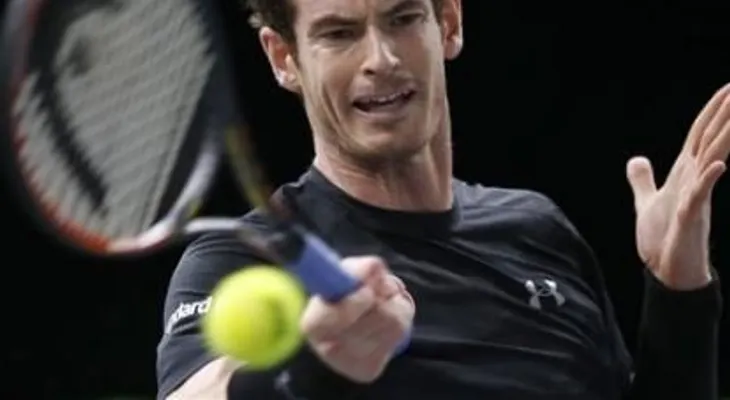 Federer cae ante Isner en París; Djokovic y Murray avanzan