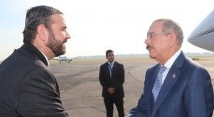 Danilo llega a El Salvador; dice se integrará de inmediato a los trabajos