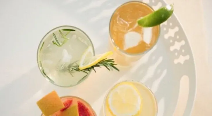 Trabajar en exceso aumenta el riesgo de alcoholismo