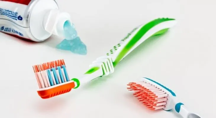 El cepillo dental debe ser único; enfermedades bucales más comunes