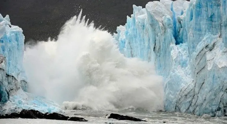 Glaciar se rompe ante espectadores