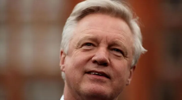 Ministro británico dice que activarán este mes el artículo 50 para salida UE