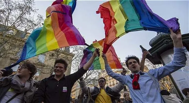 Más de 2 millones de colombianos firmaron contra la adopción de parejas homosexuales