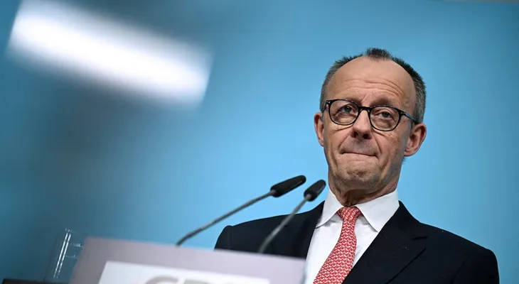 Merz cancela viaje a la ONU para enfrentar crisis interna en la CDU tras derrota electoral