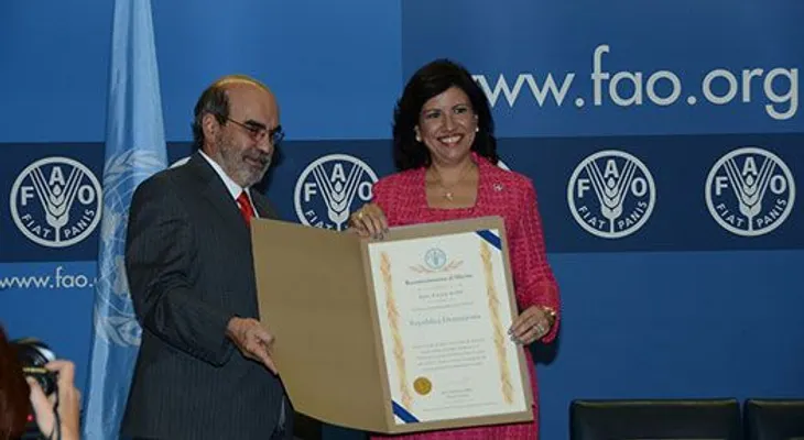 Vicepresidenta recibe reconocimiento otorgado por la FAO a RD