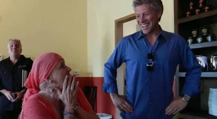 Bon Jovi sorprende a fanática que lucha contra el cáncer