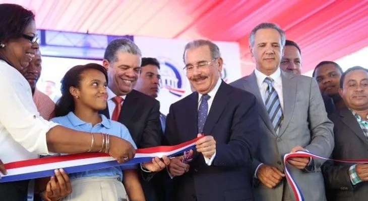Presidente Medina entrega cinco escuelas nuevas en Montecristi