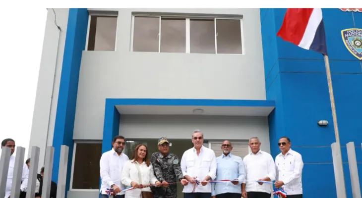 Presidente Abinader inaugura proyecto habitacional y fortaleza de la provincia Duarte