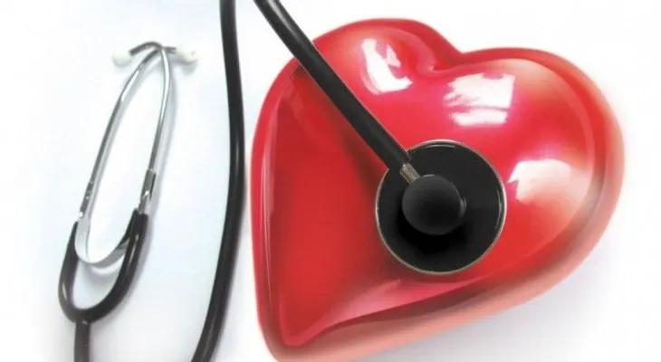 Con la presión alta, beber poco o con moderación protege el corazón