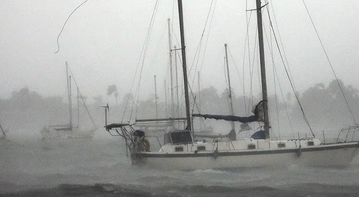 Un marinero transmite en vivo desde su barco la llegada del huracán Irma