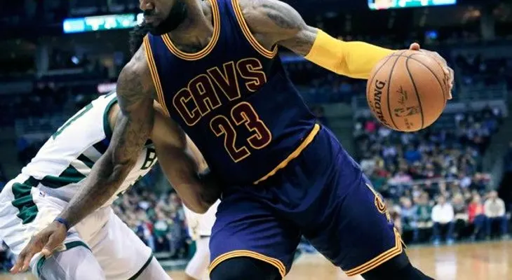 Smith conduce a Cleveland; Horford logra  un doble-doble