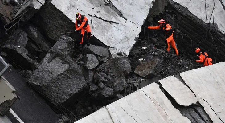 Colapso de puente en Génova: Continúa la búsqueda de cuerpos mientras Italia pide respuestas
