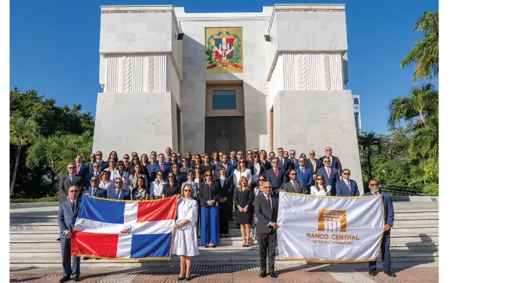 BCRD deposita ofrenda floral en el Altar de la Patria con motivo de 182 aniversario de la independencia dominicana