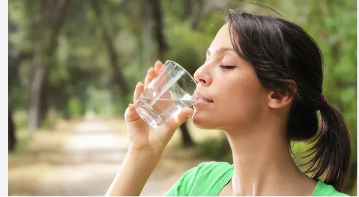 Los mejores momentos para tomar agua y cuidar la salud