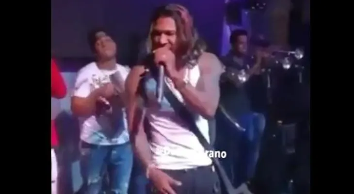  Omega El Fuerte deja boquiabierto con su nuevo look 