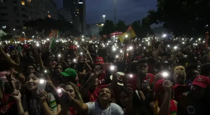 Izquierda brasileña se vuelca a las redes y las calles para impulsar a Lula frente a Flávio Bolsonaro