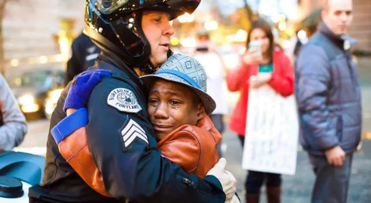 Protesta sobre Ferguson se torna emotiva 