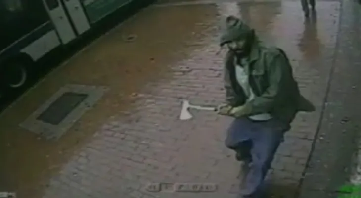 Un hombre ataca a policías de Nueva York con un hacha