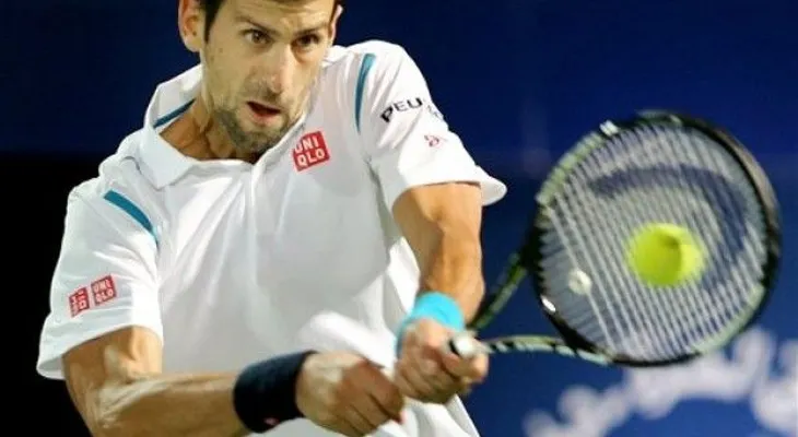 Djokovic avanza a cuartos en Dubai y llega a 700 victorias