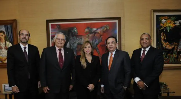 Valdez Albizu recibe visita de la nueva presidenta de Banesco