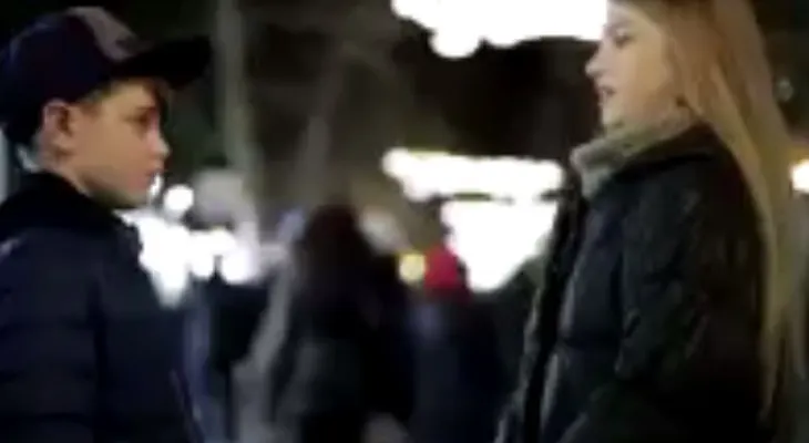 Qué ocurre cuando coloca un niño frente a una niña y le dices que le pegue 