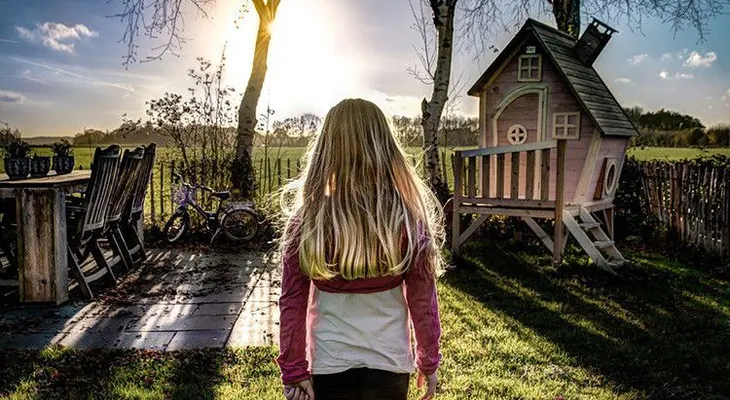 Esta es la niña-biónica que no siente dolor, sueño ni hambre