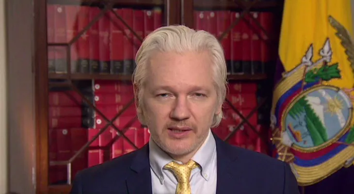 Ecuador explica por qué restringió el internet que usa Assange