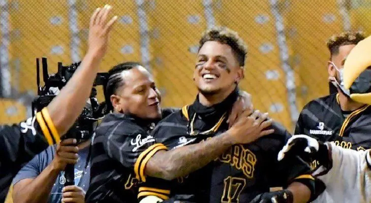 Aguilas empatan serie 3-3 contra los Gigantes, con soberbio jonrón de Juan Lagares 