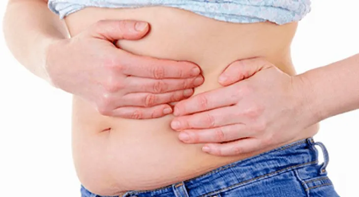 Cómo combatir la hinchazón abdominal y mejorar la digestión