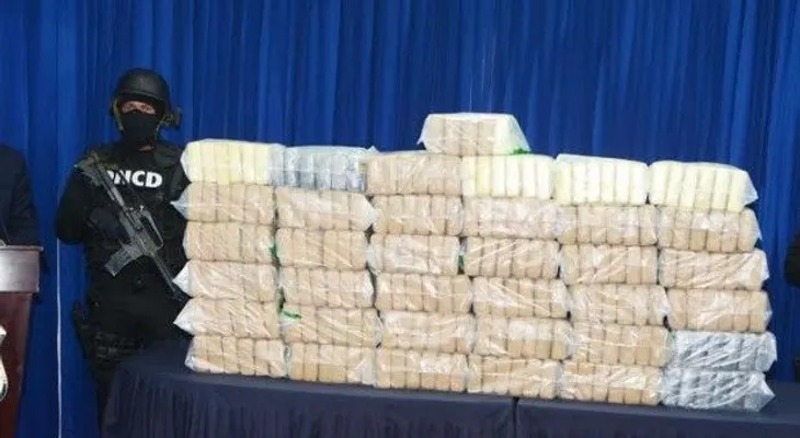 DNCD decomisa 221 paquetes de droga a dos narcotraficantes en Bayahíbe