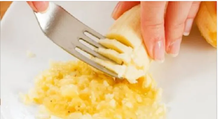 NO volverás a toser más en tu vida: Pisa una banana y agrega estos 2 ingredientes. 