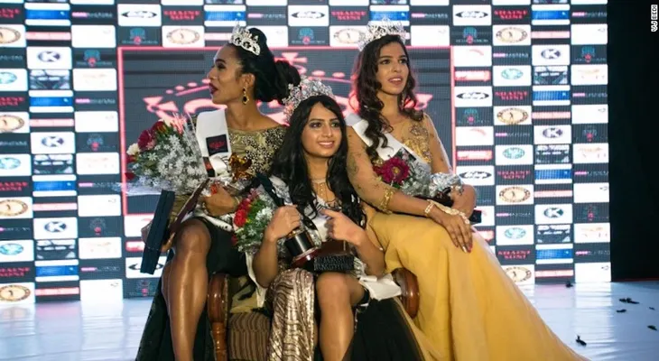 La India corona a su primera reina de belleza transgénero