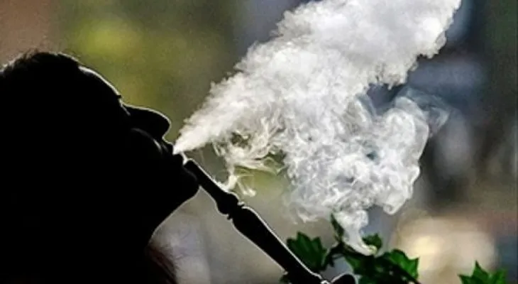 Fumar Hookah te puede llevar más rápido al cementerio de lo que imagina: Los peligros del humo
