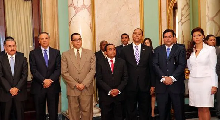 Presidente Medina juramenta nuevos funcionarios.