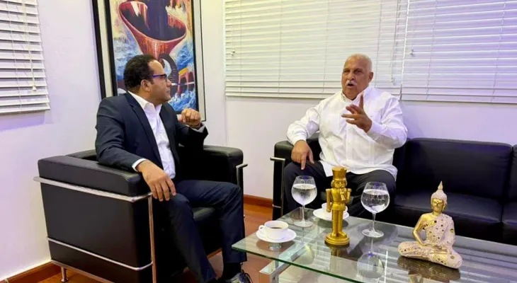 Salvador Holguín recibe a Jaime David en su despacho y reafirma compromiso con la libertad y la democracia