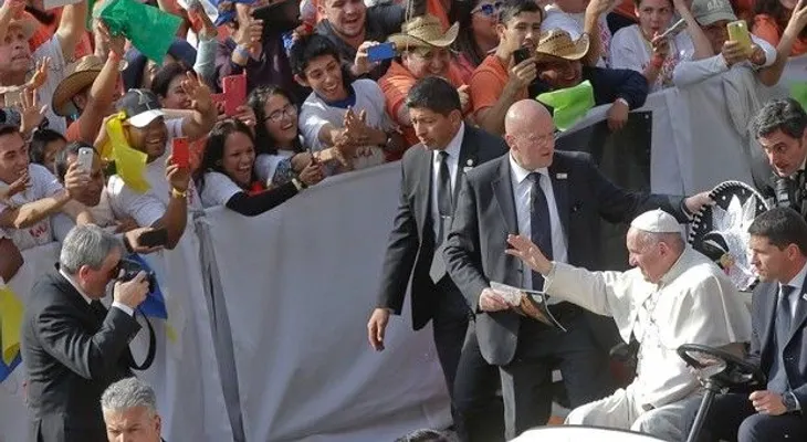 Papa pide a curas en México no resignarse frente a la violencia