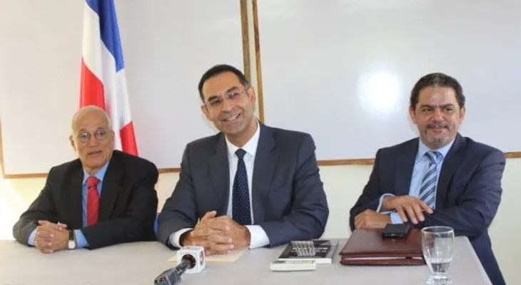 Félix Bautista demanda a Jaime Aristy Escuder, José Alejandro Ayuso y Andrés L. Mateo 