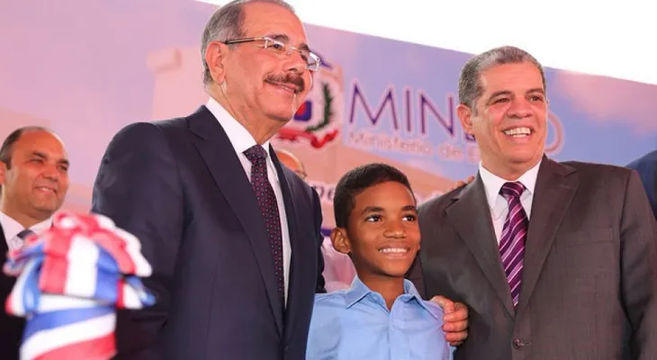 Presidente Medina inaugura en Boca Chica 3 escuelas de Jornada Extendida