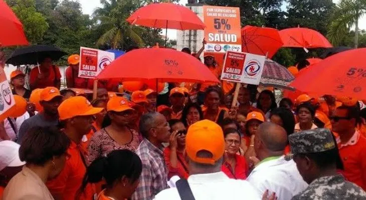 Sector salud solicita asignación del 5 por ciento del PIB frente al Palacio