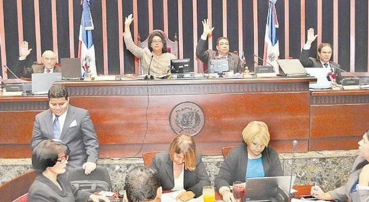 Aprueban 1,200 MM para regalía de cabildos
